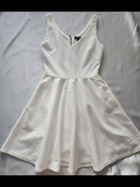 MORGAN White Textured Knit Sleeveless Skater Dress V-Neck Size S